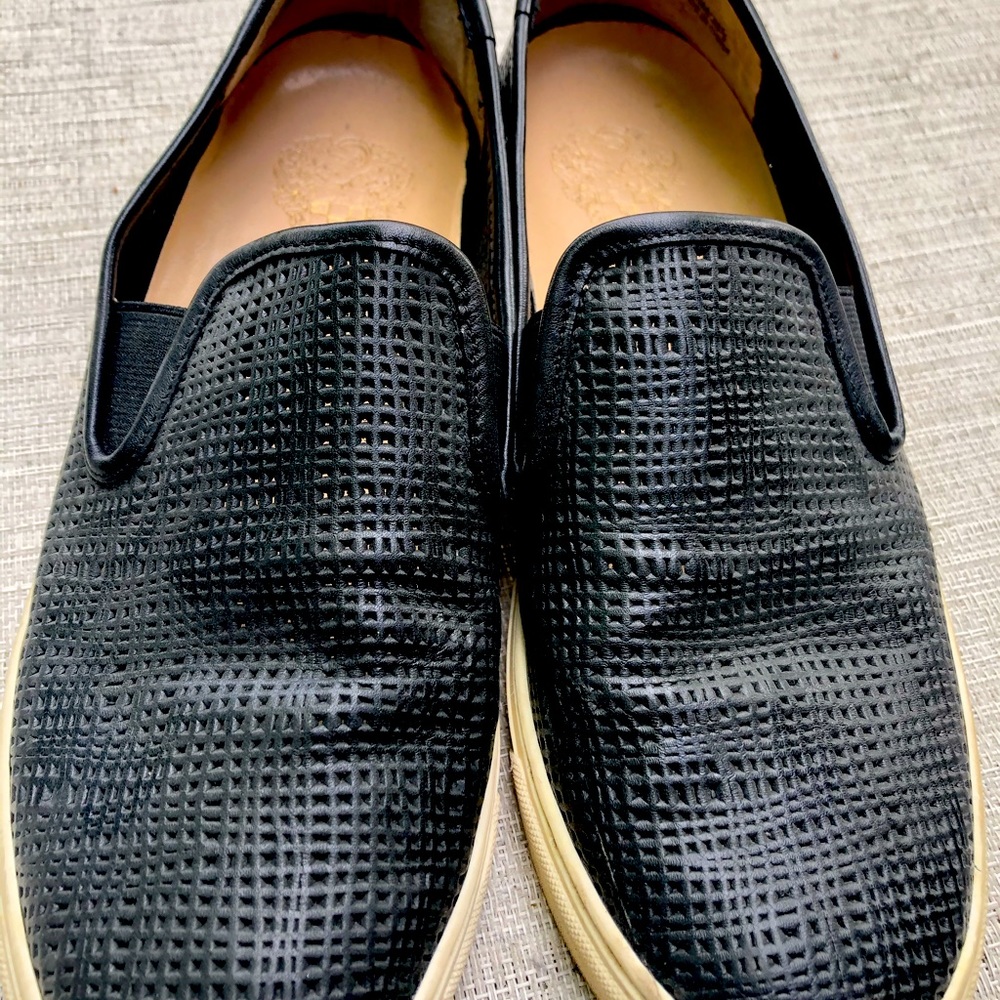 Vince Camuto laceless sneakers. Size 8 woman’s